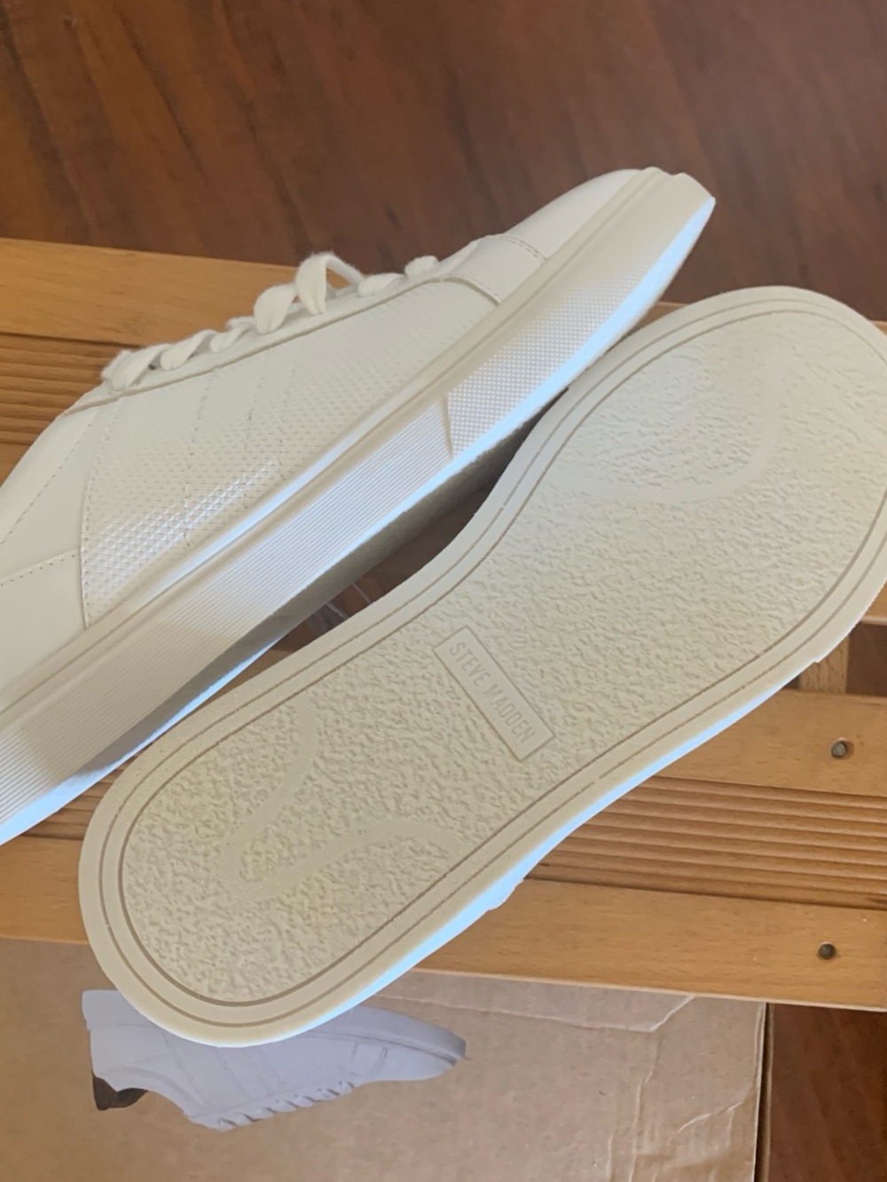 Steve Madden 10.5  White Lace-Up  court Sneakers brand new with tags - Picture 6 of 6